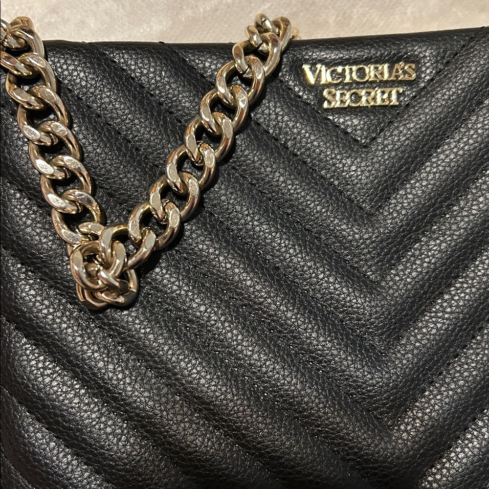 Victoria’s Secret bag - very nice condition chevron beauty light gold hardware - Picture 7 of 7